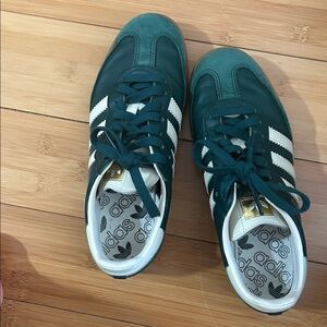 Green sambas size 7 women’s good condition
